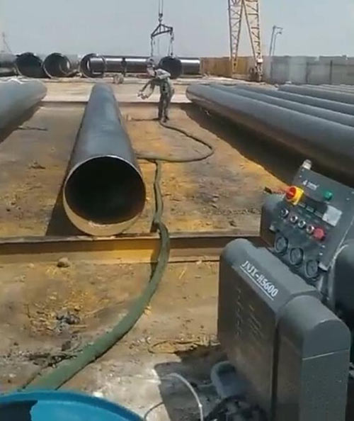 大型管道防腐補口機(jī)(圖1) 大型管道防腐補口機(jī)